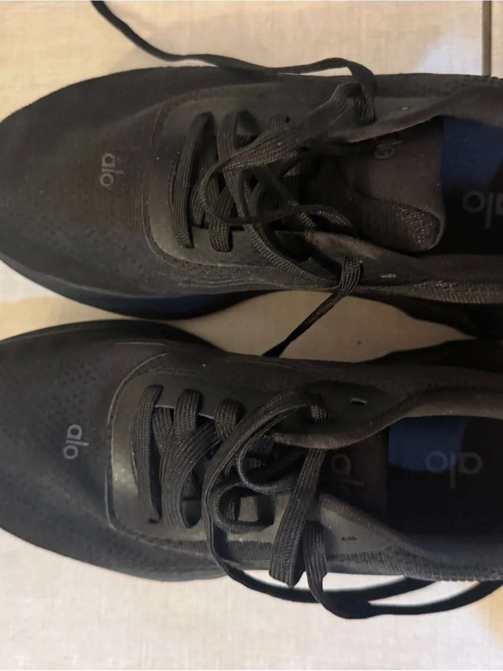 Alo Runner Black  Performance Running Shoes